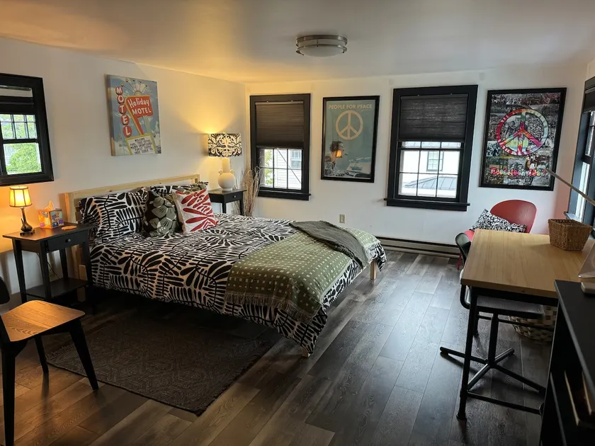 The Pearl: A hip & cozy canal-side apartment - Image 1