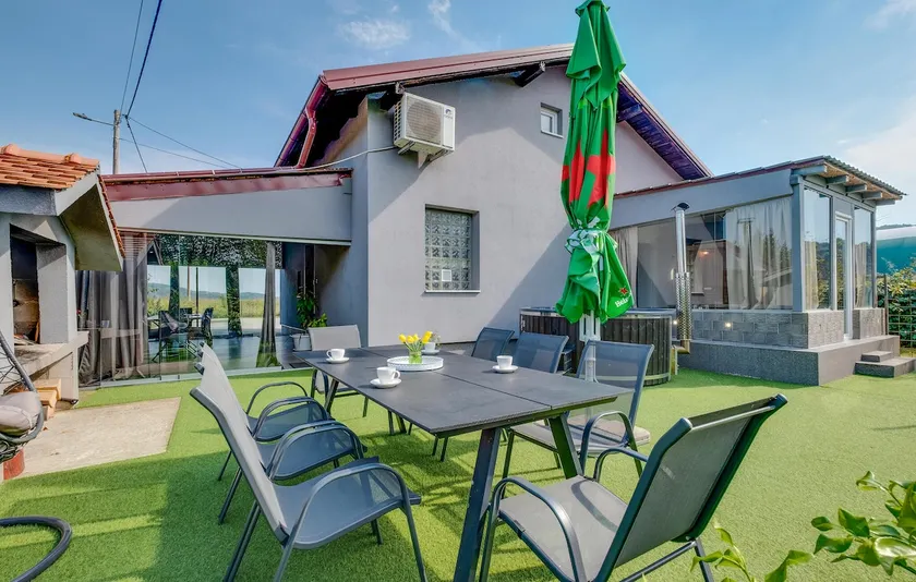 Beautiful home in Ladvenjak with sauna - Image 1