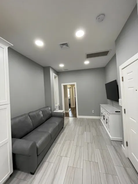 Stylish 2BR, Close to NYC! - Image 1