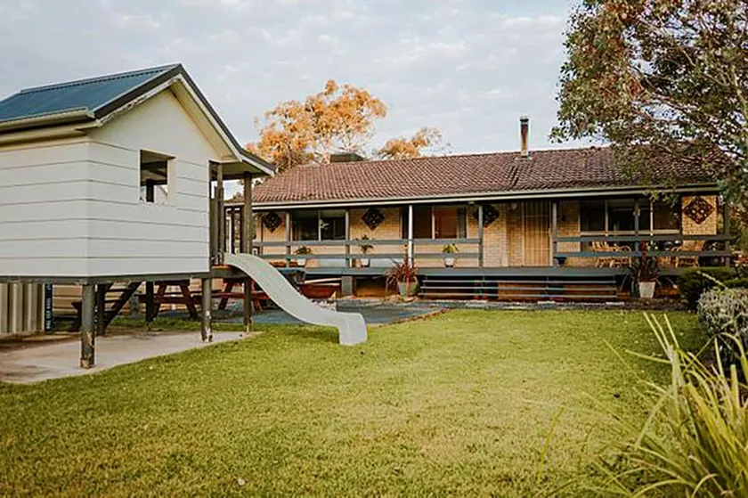 Town Country 4 Bedroom Cottage - Image 1