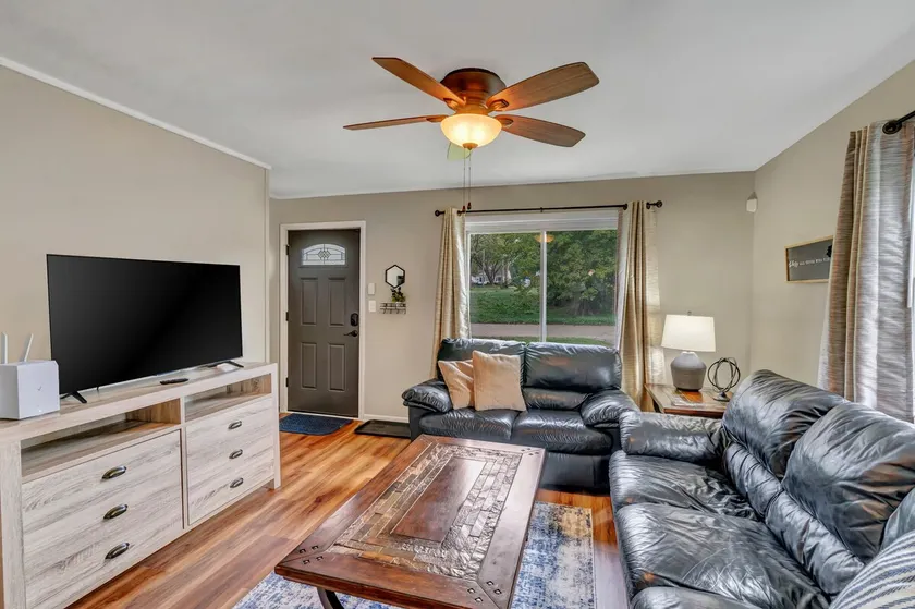 Comfort Cove, Clean, pets welcome, central - Image 1