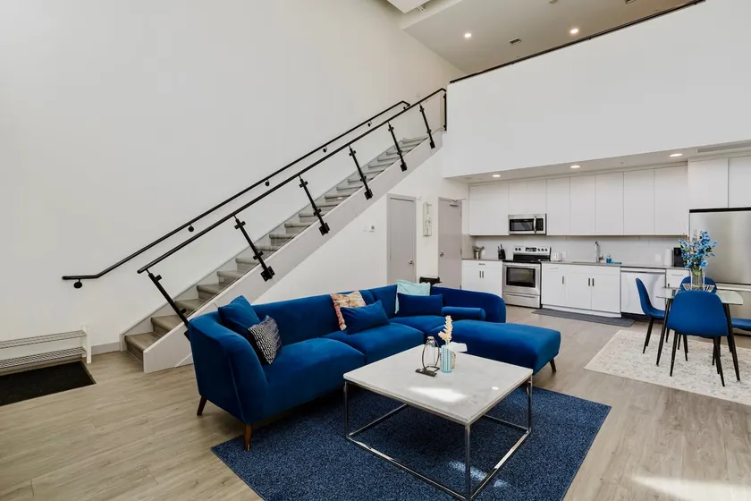 King bed, Modern Loft,10 from dt - Image 1