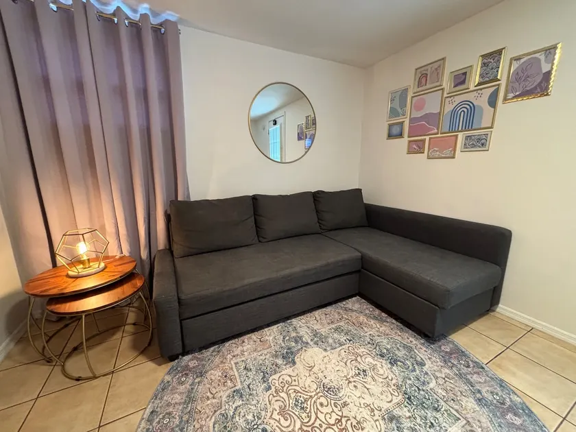 Suite w/ Private Entrance - Image 1