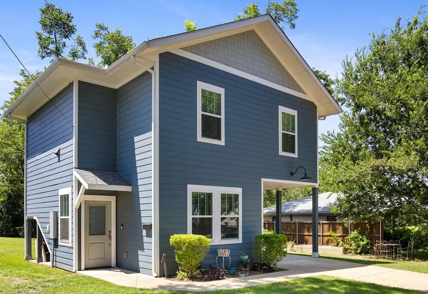 Furnished 2B 1.5BA w/laundry .5mi to downtown - Image 1