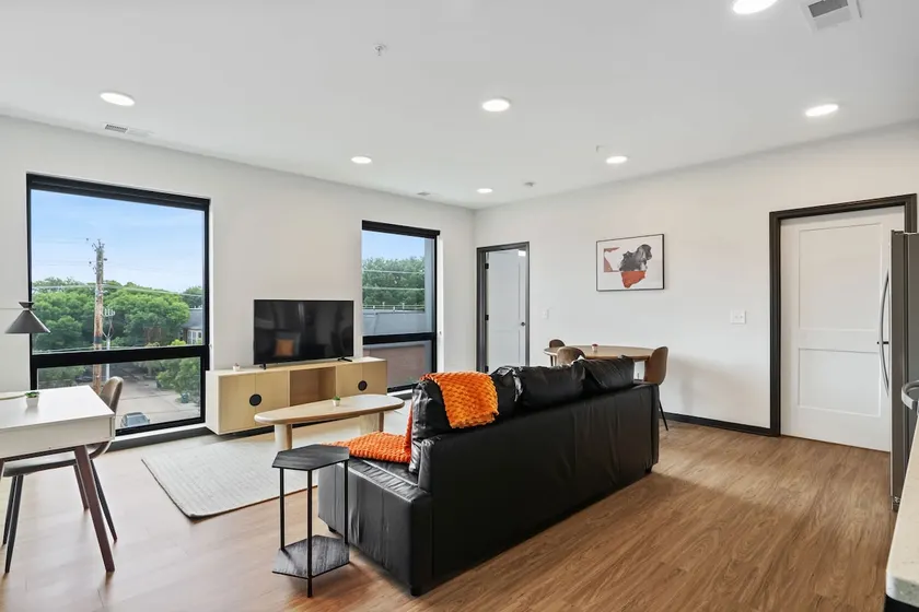 CozySuites on Mass with garage parking #16 - Image 1