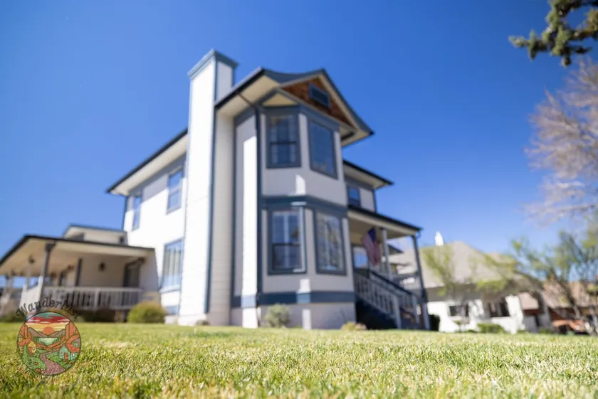 *Sleeps 14 *Walk to Downtown *Playhouse *BBQ - Image 1