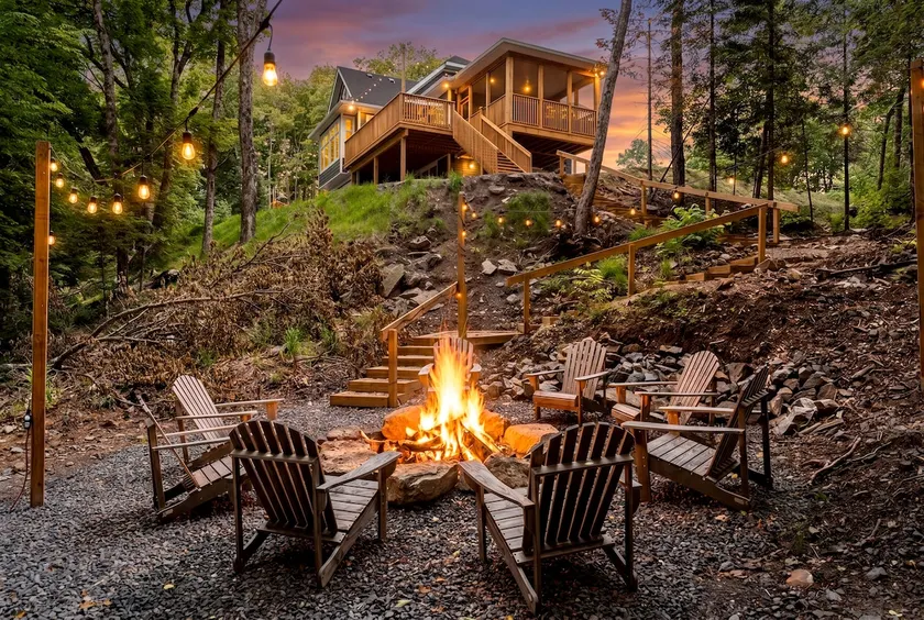 Hilltop Lake Views | Sauna, Hot Tub & Fire Pit - Image 1