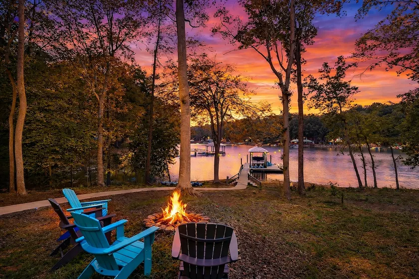 Luxury Lakefront Home, Games, Kayaks, 2 King Beds - Image 1