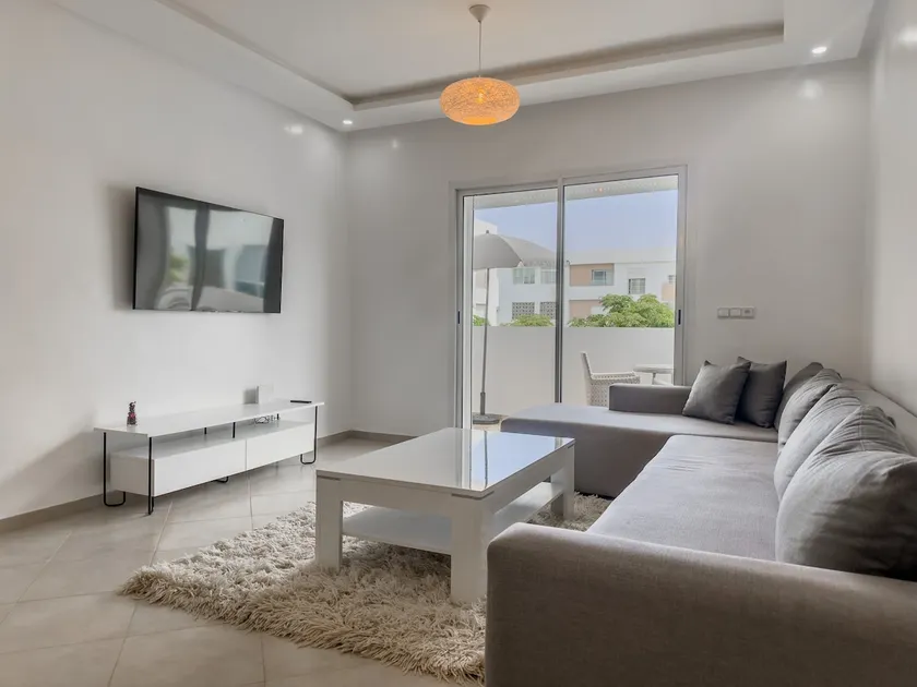 Luxury apartment with a pool - Image 1