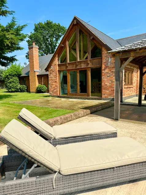 Charming country oak beamed home - Image 1