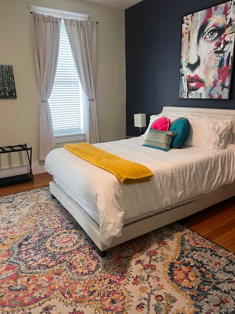 Historic Downtown Apartment - Image 1