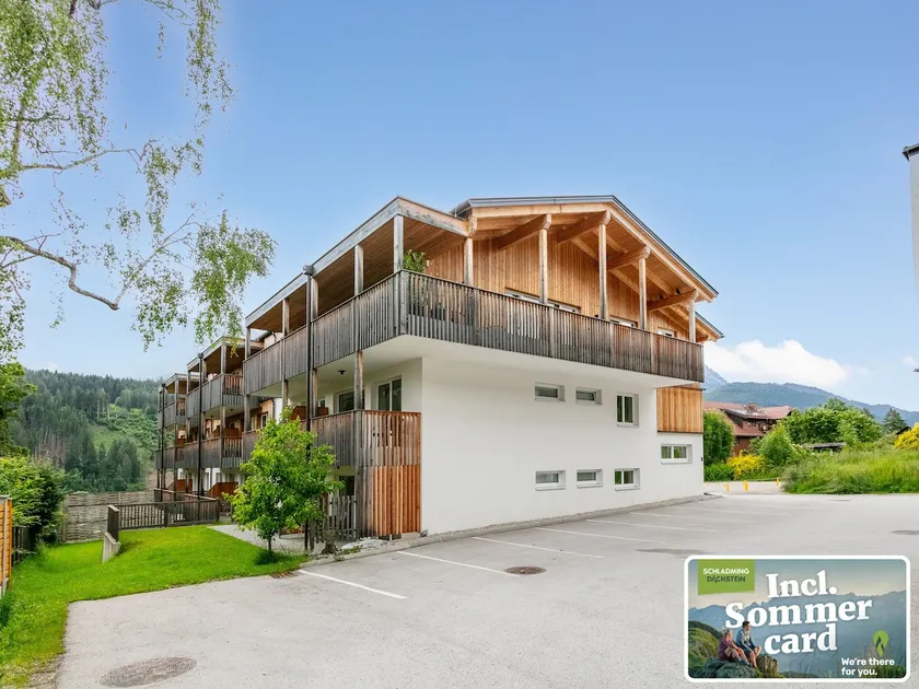 Stylish apartment with south-west-facing balcony - Image 1