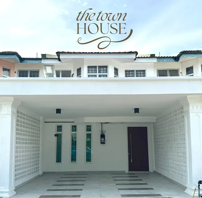 The Town House Pasir Pekan | 4BR | AC | Wifi | - Image 1