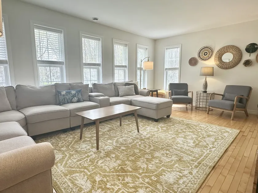 Family & Pet Friendly Spacious Home! [Sweet Spot] - Image 1