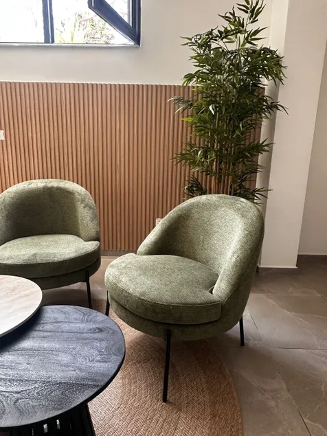 Elegant studio suite in brand new building - Image 1