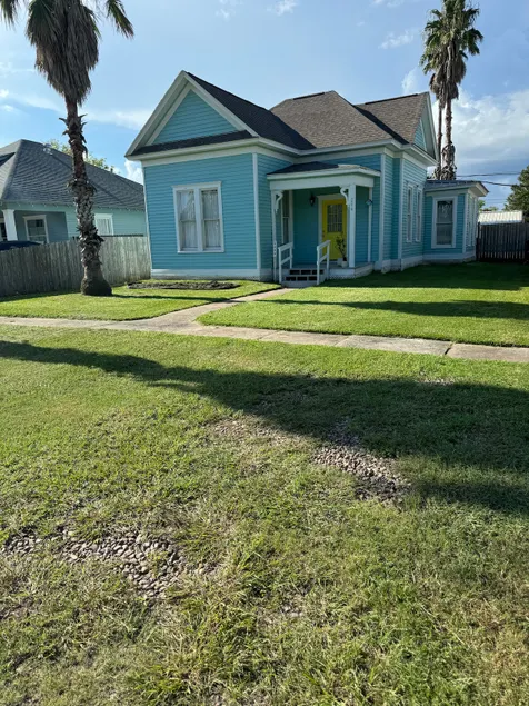 Hope’s Seaside Cottage - Image 1