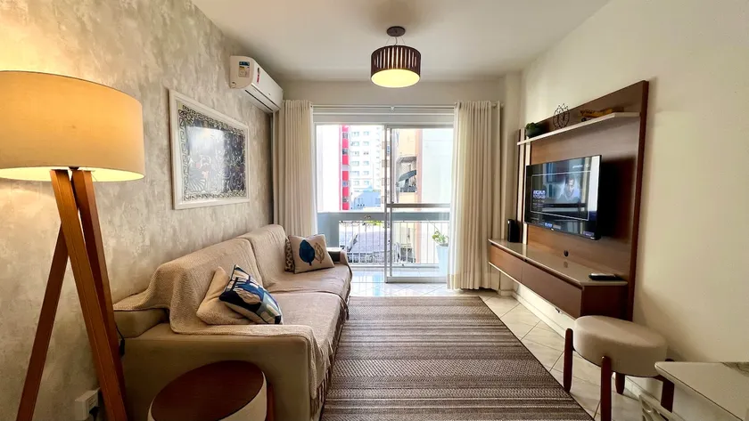 Apartment in the center 400 meters from the beach - Image 1