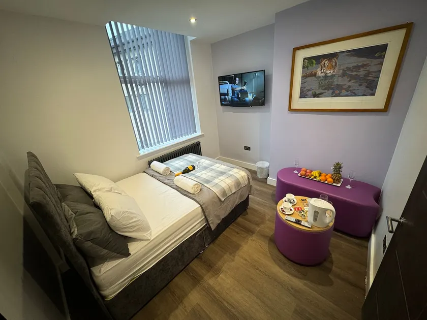 Superior Luxury Apartment private parking sleeps 3 - Image 1