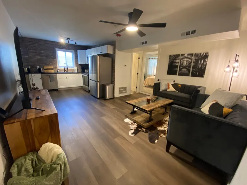 Hub City BnB 202 - Image 1