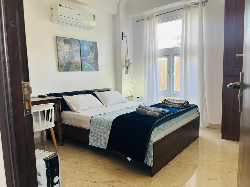 A Majestic airy Flat with Full Kitchen| Nr Airport - Image 1