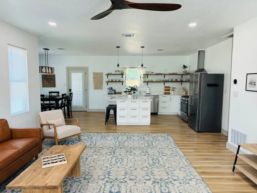 Spacious Remodeled Home, Large Lot & Modern Design - Image 1