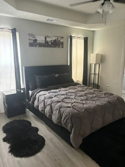 Beautiful 3 bdr House by airport - Image 1