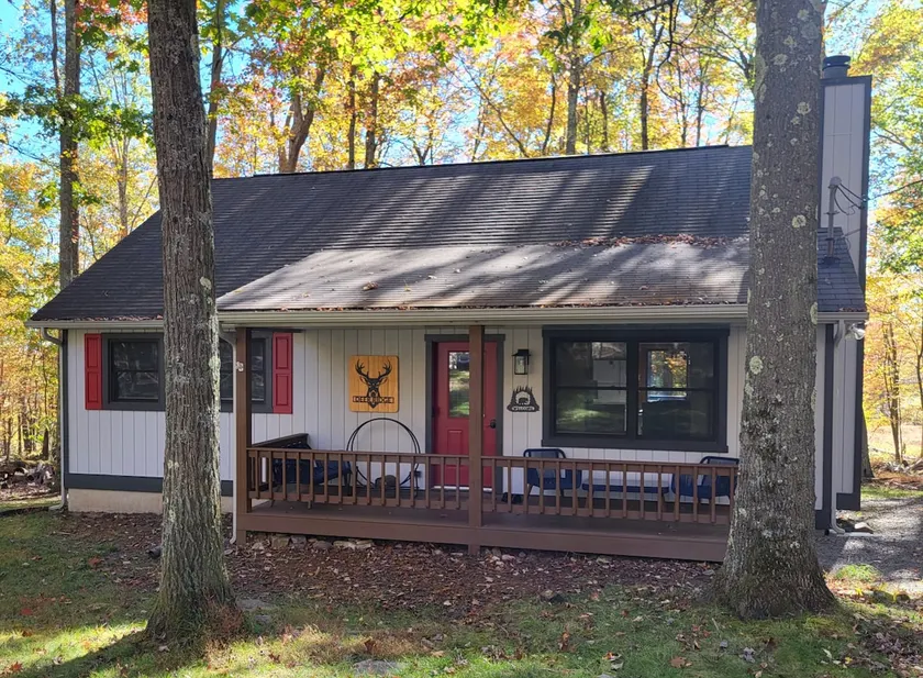 Deer Ridge Cozy 2-Bed Cabin w/fire pit & fireplace - Image 1