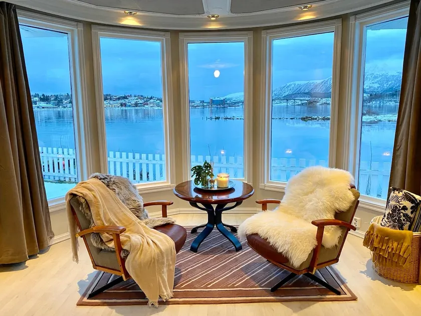 Niki House, a cozy cottage with an ocean view - Image 1