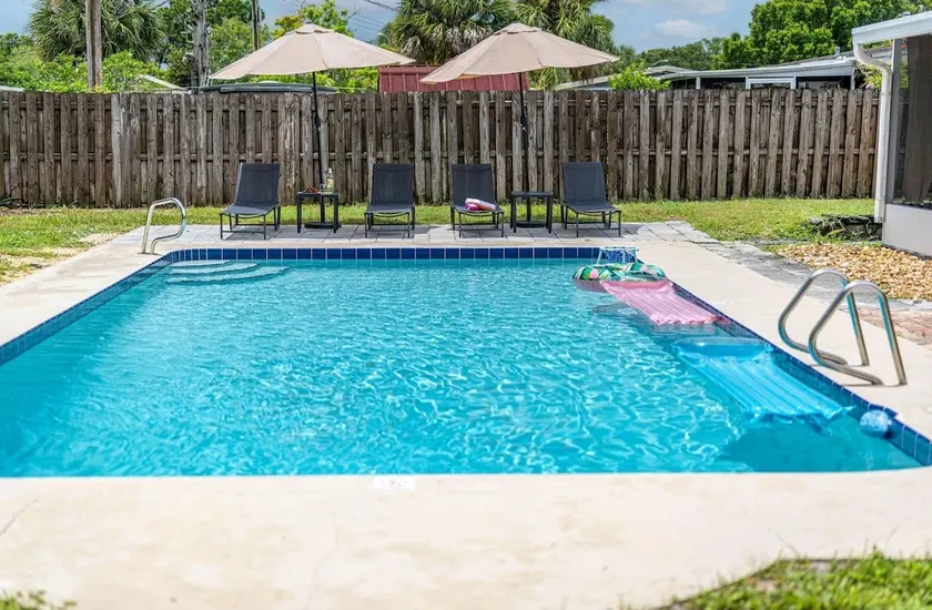 Turquoise Waters pool home >2 mi to Arts District - Image 1