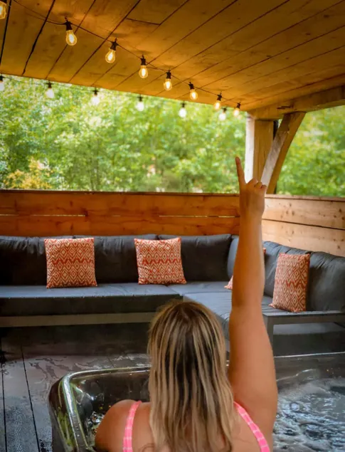 Lakeside Luxury Hot Tub Lodge - Image 1