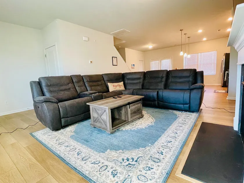 Luxury Living! Peaceful,Comfort and Spacious - Image 1