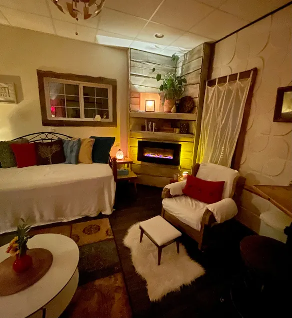 The Triple ‘C’ Air BnB -Cozy Country Comfort Suite - Image 1