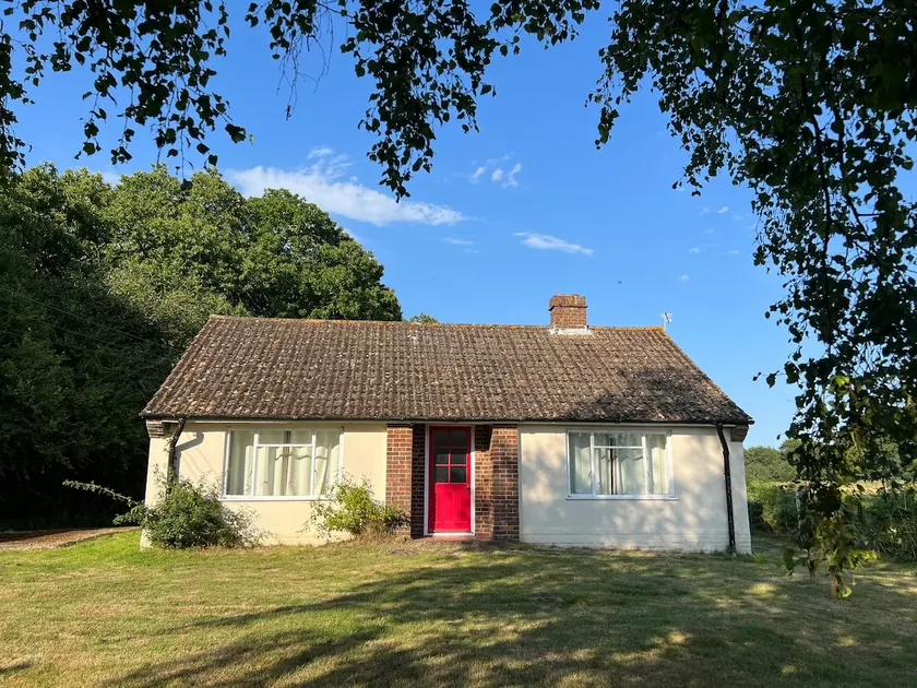 Peaceful Country Bungalow with Garden - Image 1