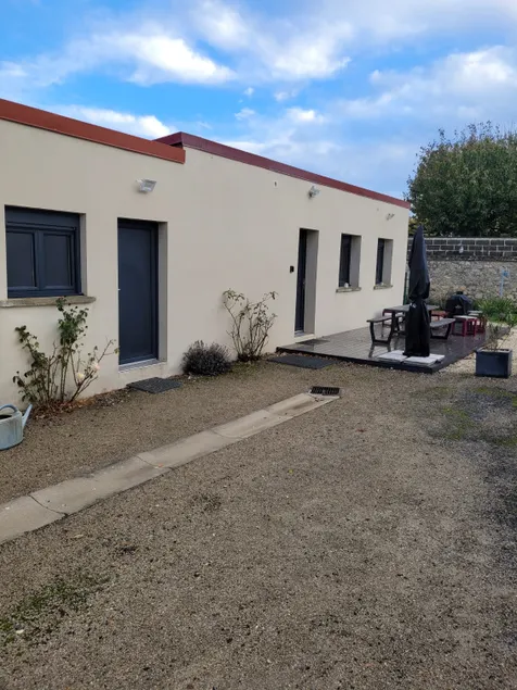 single-storey house with large terrace - Image 1