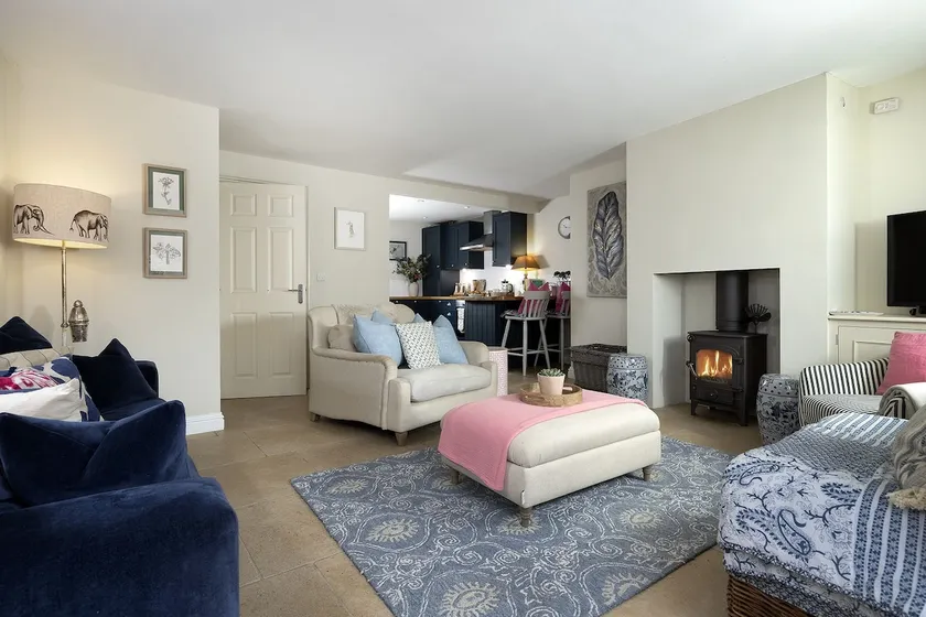 Cottage with log burner - Harvey's Corner Cottage - Image 1