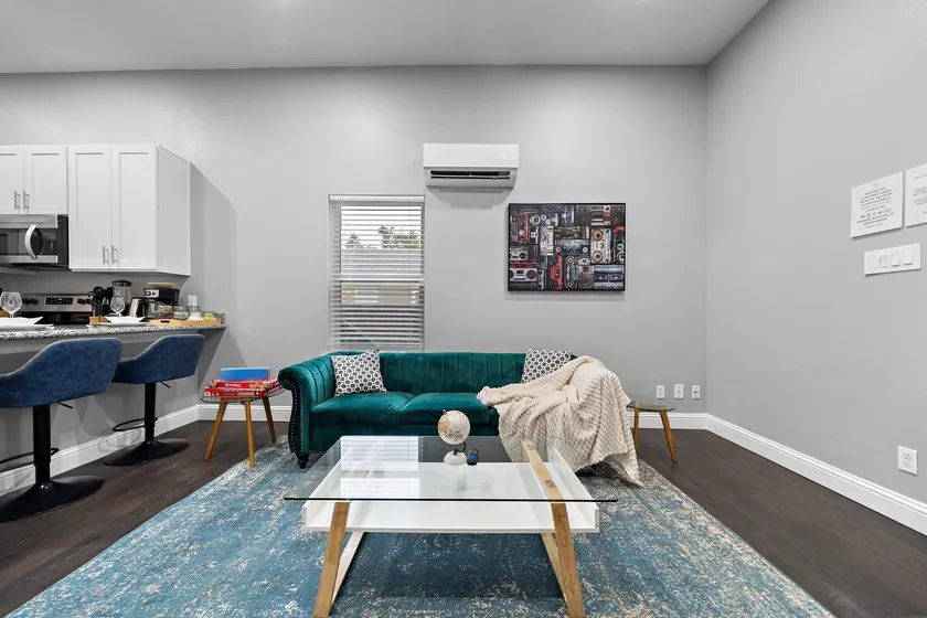Stylish Apt Near Downtown | Games WiFi Smart TVs - Image 1