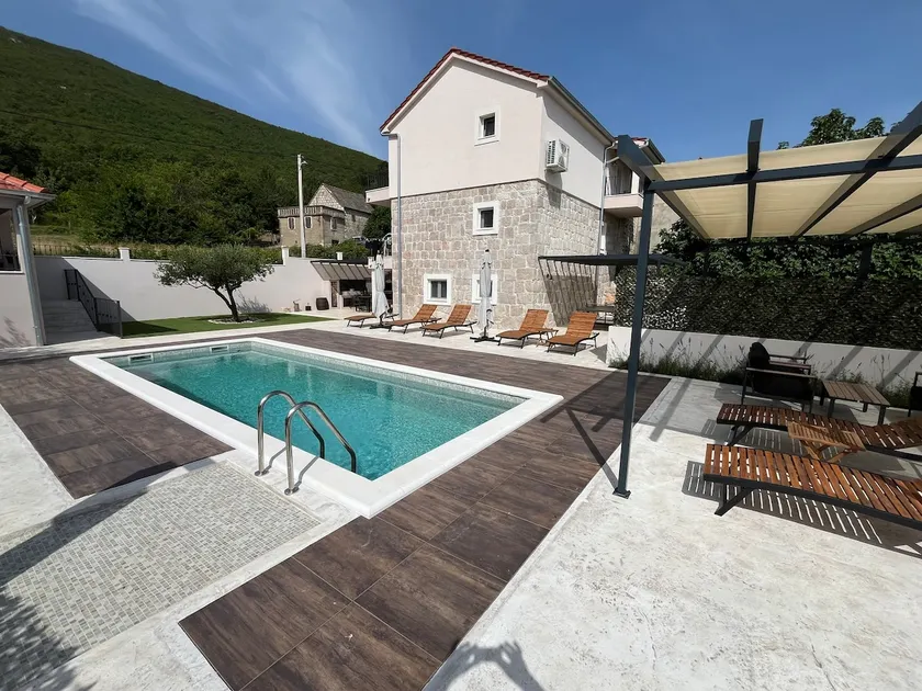 Villa MAKIN house with heated pool for 8 people, 4* - Image 1