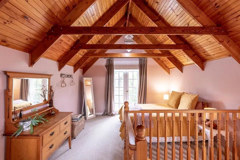 Woodland Cottage at Hideaways Red Hill - Image 1