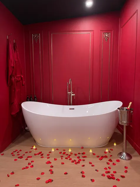 The Red Boudoir - Luxurious Love Room for Couples - Image 1