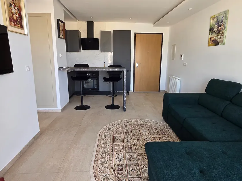 Very High-End Apartment - Image 1