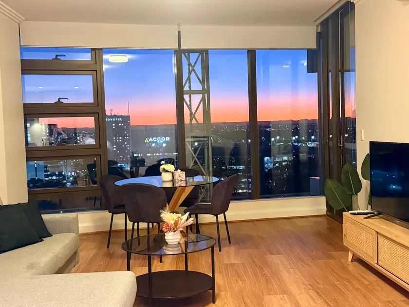 Olympic Park Amazing 2 bed 2 bath Condo Parking,Wi-Fi - Image 1