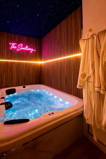 Jacuzzi cinema apartment 10 min from Paris - Image 1