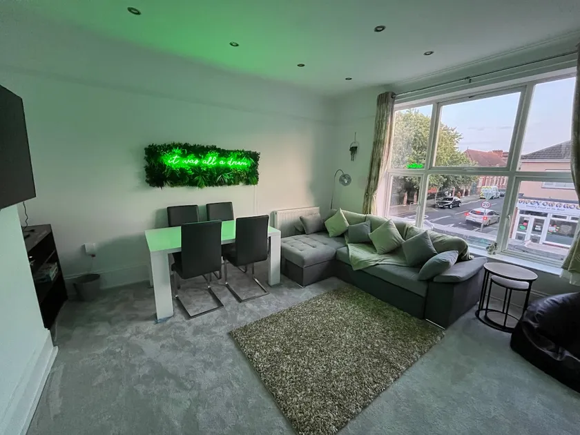 Central Two-three bedroom Beach town maisonette - Image 1