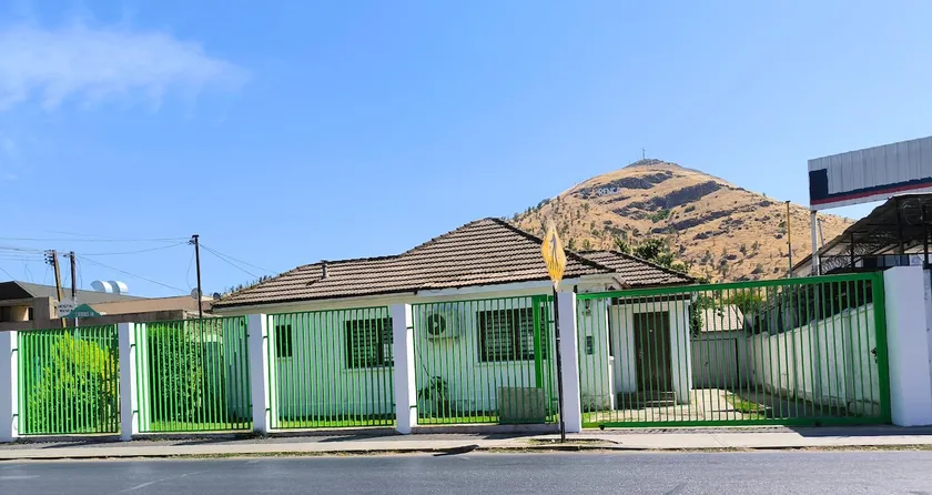 Isolated house in Renca near the airport - Image 1