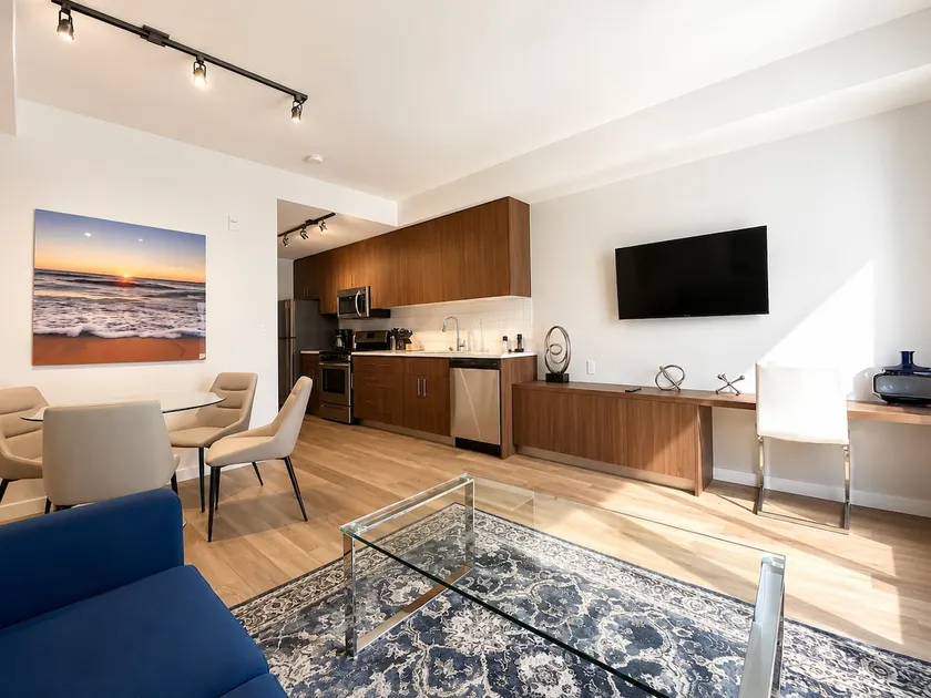 1BR Condo in the Heart of Sidney - Image 1