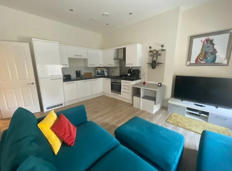 Queen Street Quayside Apartment, NE1 Grade 2 Listed - Image 1