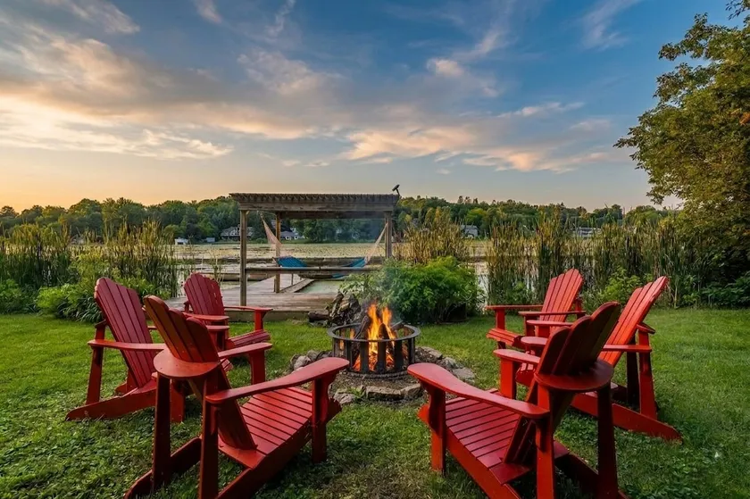 4BDRM Lake Chemong Retreat: Dock | Fire Pit | BBQ - Image 1