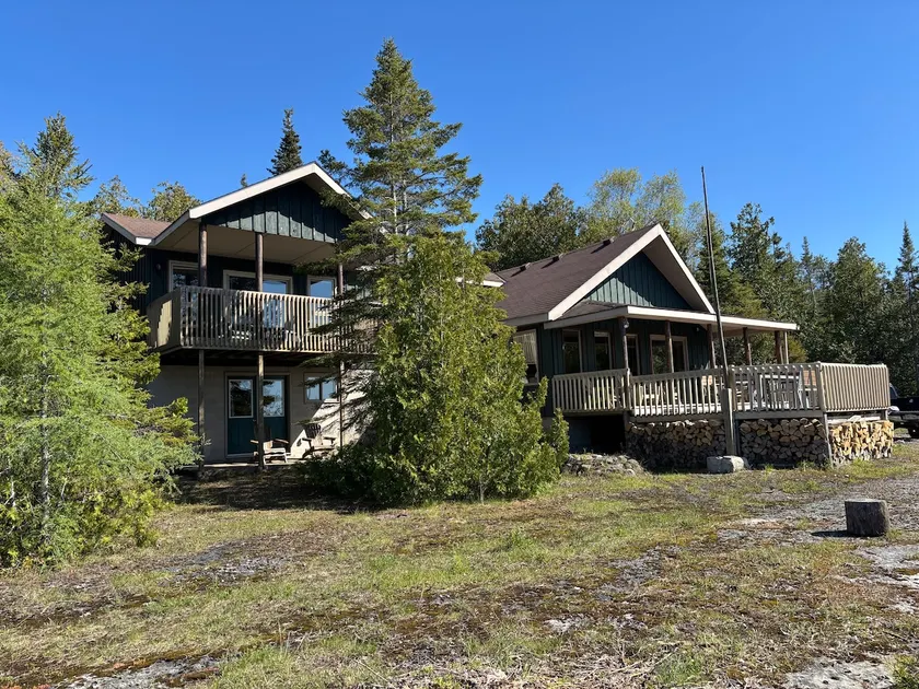★ Sunset Lakehouse | Nur für kurze Zeit ohne Gebühr Whirlpool | Direkt am Wasser | Wifi | Kajaks ★ - Image 1