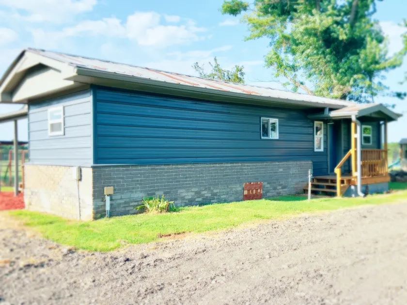 Pop's Cabin. - Image 1