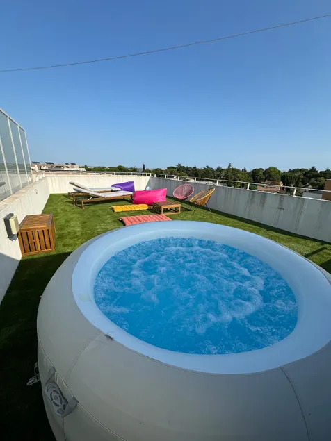 Luxurious 5 pc + Jacuzzi + rooftop + terrace + air conditioning - Image 1